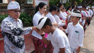 memperingati-hari-guru-nasional-seruan-untuk-meningkatkan-kesejahteraan-dan-dukungan-bagi-guru-madrasah