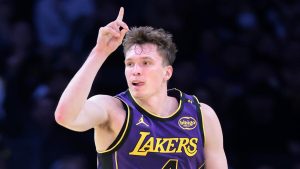 lakers-rekrut-mark-williams-dari-hornets-dengan-mengorbankan-dalton-knecht-dan-cam-reddish